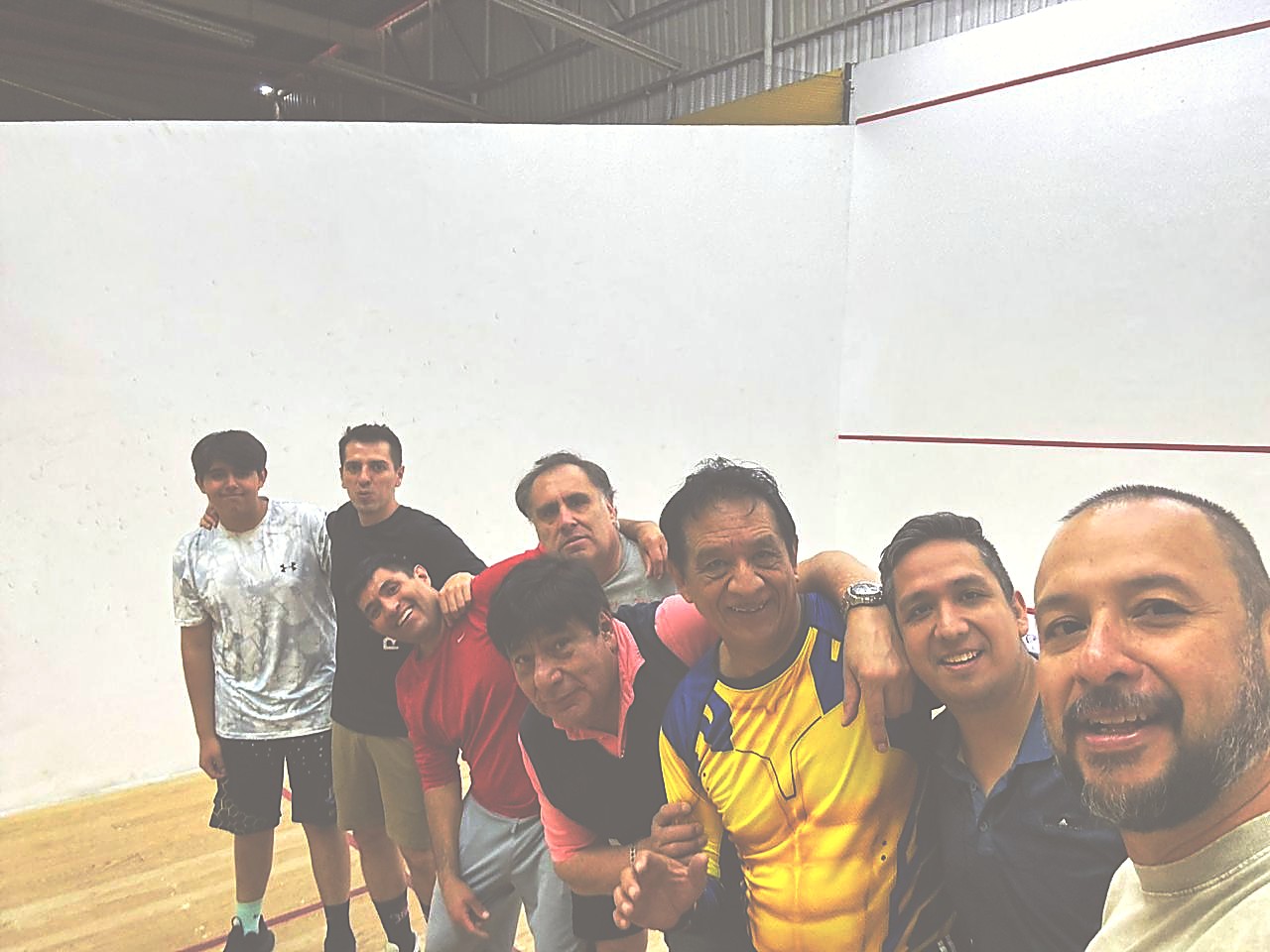 Jugadores de PeriSquash celebrando después de un torneo